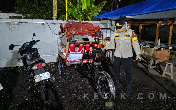 Thumbnail Berita - Apes! Baru Disalurkan, Becak Bantuan Presiden RI Terlibat Laka Lantas di Pacitan