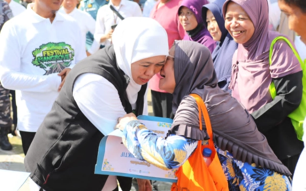 Thumbnail Berita - Hadiri HKSN 2025 di Pacitan, Gubernur Khofifah Ajak Perkuat Solidaritas Sosial