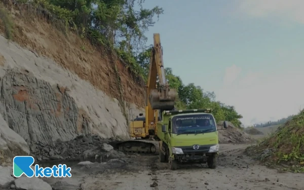 Thumbnail Target November, Proyek Jalan 14 Km di Halmahera Selatan Melaju Kencang