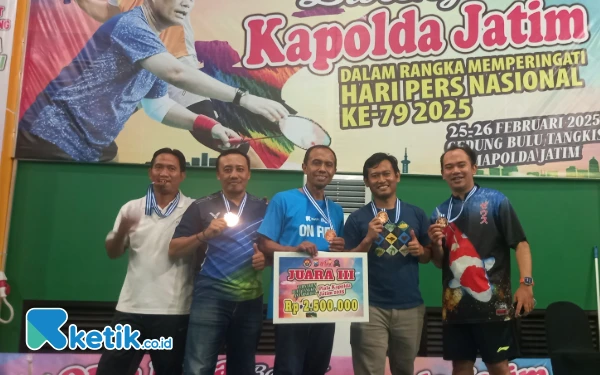 Thumbnail Tim Bulu Tangkis Ketik.co.id Sabet Juara 3 Turnamen Piala Kapolda Jatim 2025