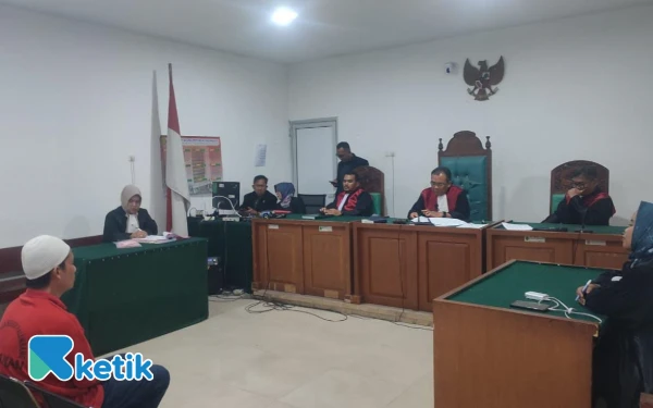 Thumbnail Tuntutan 7 Tahun, Hakim Hanya Jatuhkan 5 Tahun untuk Rahmad Maulana Pemilik 11 Paket Sabu