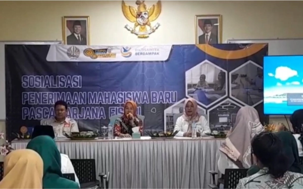 Thumbnail Berita - Dosen Prodi S3 Pendidikan IPS Fisipol Unesa Bantu Guru di Magetan Rancang Modul Ajar Berbasis AI