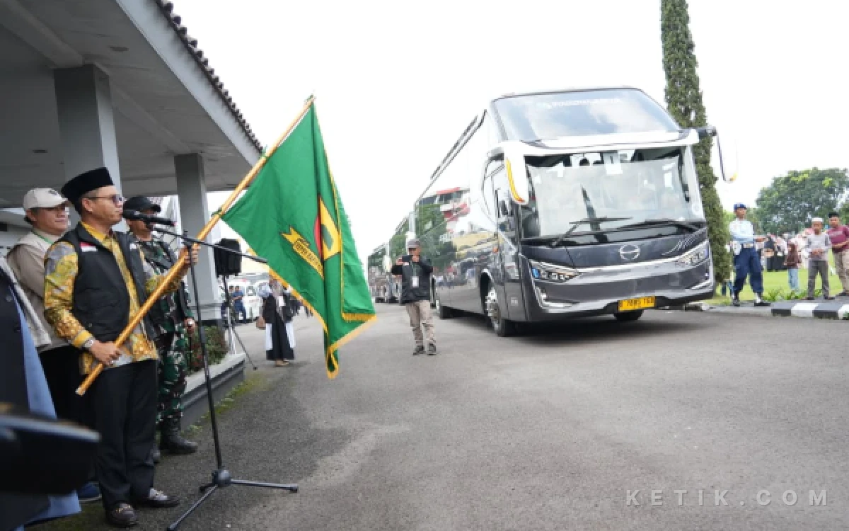 Thumbnail Berita - Kuota Haji Turun Drastis, Bupati Bandung Dorong Tahun Depan Bertambah Lagi