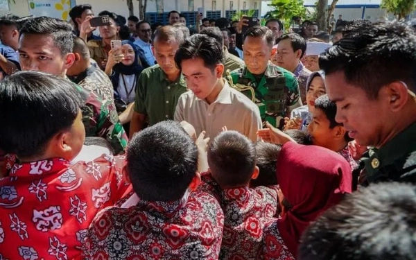 Thumbnail Berita - Wapres Gibran Tinjau Anak-Anak Bengkulu Nikmati Makan Bergizi Gratis