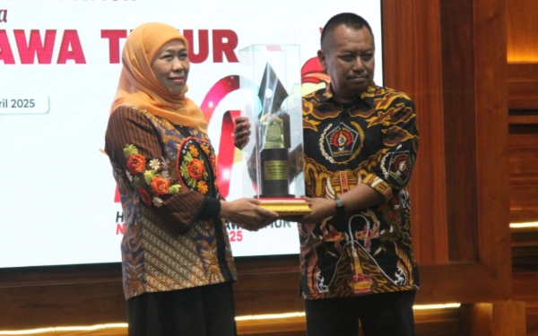 Thumbnail Gubernur Khofifah Dianugerahi sebagai Tokoh Penggerak Ekonomi Regional