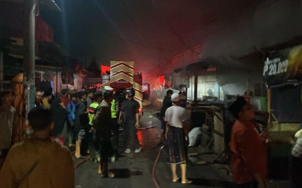 Thumbnail Breaking News: Kabupaten Malang Dilanda Dua Kebakaran, Pabrik Rokok dan Pasar Singosari