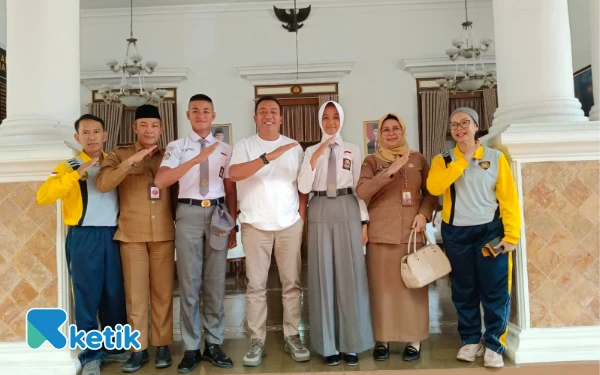 Thumbnail Berita - Bupati Situbondo Bangga Siswa SMAN 1 Panarukan Jadi Anggota Paskibraka Jatim