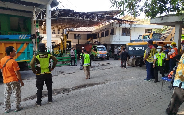 Thumbnail Sehari, 8 Jenazah Korban Runtuhnya Ponpes Al Khoziny Ditemukan! Ini Kronologi Detik Per Detik