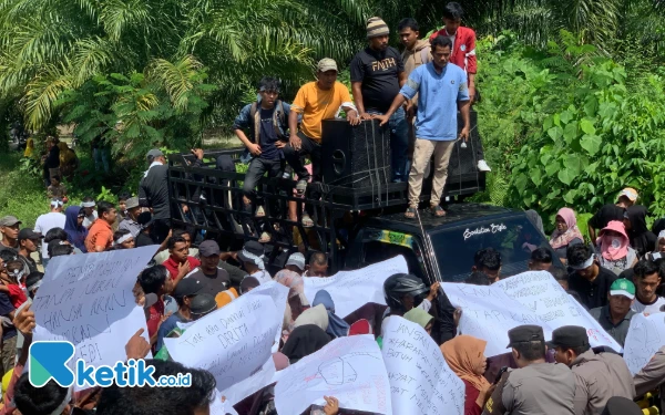 Thumbnail Berita - Warga Abdya Tuntut 10 Poin, Direktur PT LKT: Kita Serap Aspirasi untuk Ditindaklanjuti