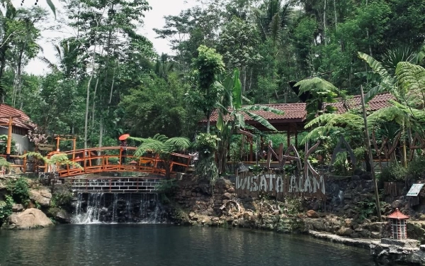 Thumbnail Nikmati Kesegaran Alami di Umbulan Tanaka, Destinasi Wisata Air Kabupaten Malang