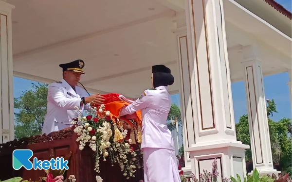 Thumbnail Berita - Momentum HUT ke-80 Kemerdekaan RI, Bupati Situbondo Ajak Masyarakat Berpartisipasi dalam Pembangunan