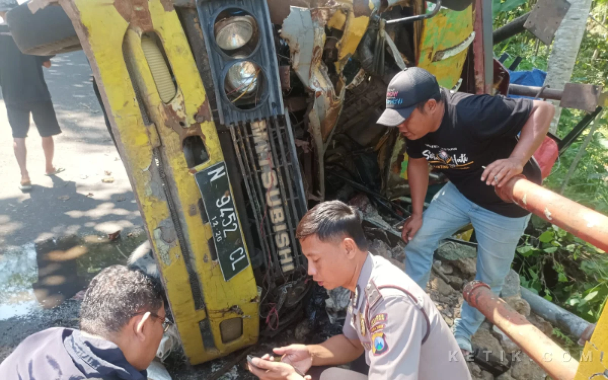 Thumbnail Berita - Rem Blong, Turunan Tajam Jalur Rawan Pacitan-Ponorogo Tewaskan Sopir Truk