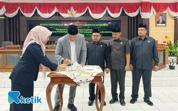 Thumbnail Berita - Rapat Paripurna, Seluruh Fraksi DPRD Situbondo Setujui Raperda P-APBD Menjadi Perda Definitif