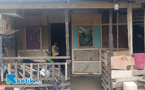 Thumbnail Komisi D DPRD Sidoarjo Datangi Rumah Tidak Layak Huni, Perjuangkan Bantuan Bedah Rumah
