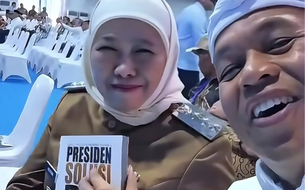 Thumbnail Berita - Duduk Bersebelahan Hadiri Agenda Presiden, Gubernur Khofifah Undang KDM Kunjungi BBIB Malang