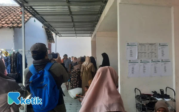 Thumbnail Berita - Atap Asrama Ponpes di Situbondo Runtuh Diterjang Angin Kencang, 1 Santriwati Meninggal