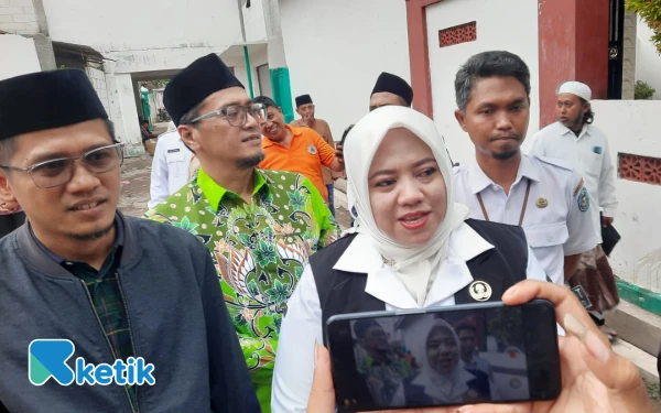 Thumbnail Berita - Wabup Situbondo Pastikan Pemkab Biayai Perawatan Santriwati Korban Runtuhan Atap Ponpes di Besuki