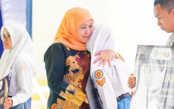 Thumbnail Berita - Berderet Prestasi dan Sejarah Pendidikan Jatim Terukir! Gubernur Khofifah Beberkan Peran Besar Guru dan Pastikan Tetap Prioritas Strategis 2026