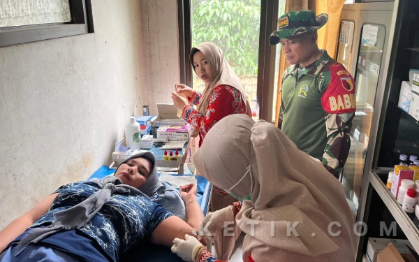 Thumbnail Berita - Kodim 0823/Situbondo Gelar Pelayanan Pemasangan Implan Gratis pada TMMD Ke-127