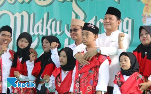 Thumbnail Ribuan Santri Mlaku Bareng; Bupati Subandi Ajak Saling Menguatkan demi Bangun Sidoarjo