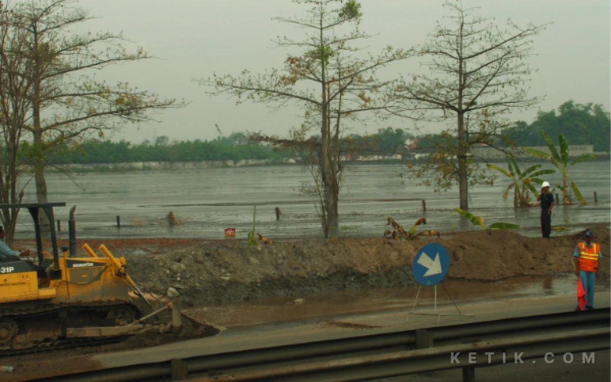 Foto Kondisi ruas Jalan Tol Porong--Gempol sebelum ledakan pipa gas.  Setelah ledakan, ruas jalan tol itu tenggelam. (Foto: Dokumen Fathur Roziq)