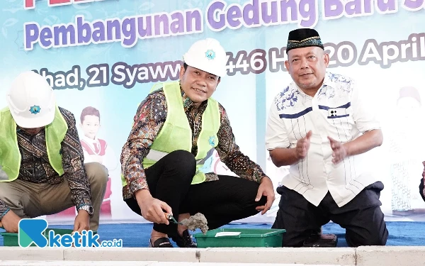 Thumbnail Berita - Bupati Sidoarjo Subandi: Pemkab Sidoarjo Siap Bantu Sekolah yang Terkendala Izin