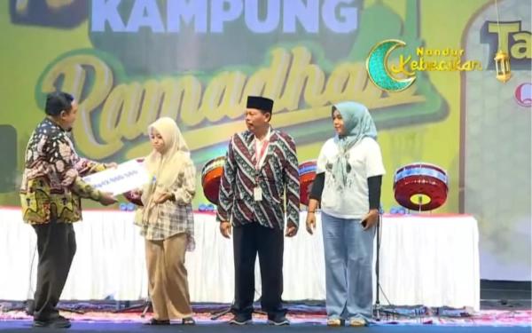 Thumbnail Berita - BPJS Ketenagakerjaan Jombang Serahkan Santunan Kematian dan Kartu Keanggotaan di Kampung Ramadan