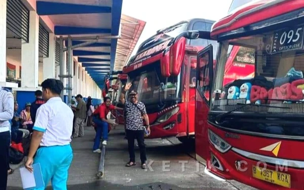 Thumbnail Berita - Arus Balik Mudik Lebaran 1447 H, Tiket Bus dari Pacitan Naik Dua Kali Lipat