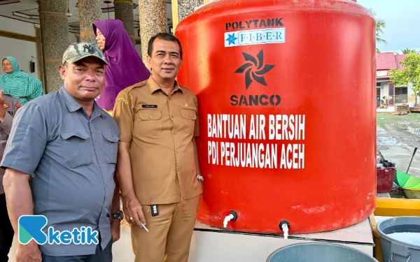 Sediakan Toren, PDI Perjuangan Aceh Aliri Air Bersih untuk Pengungsi Banjir di Bireuen