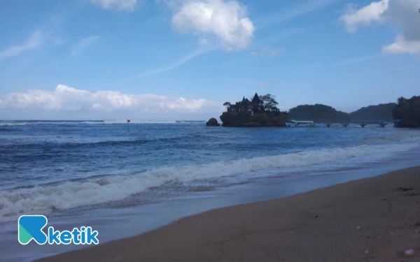 Thumbnail Kunjungan Wisata Pantai Balekambang Malang Anjlok 50 Persen, Ini Penyebabnya