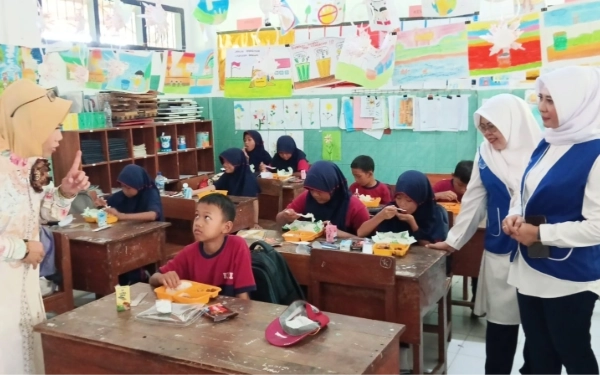 Thumbnail IWAPI Sidoarjo Bagi Makanan Bergizi Gratis, Ratusan Siswa 3 Sekolah Gembira Luar Biasa