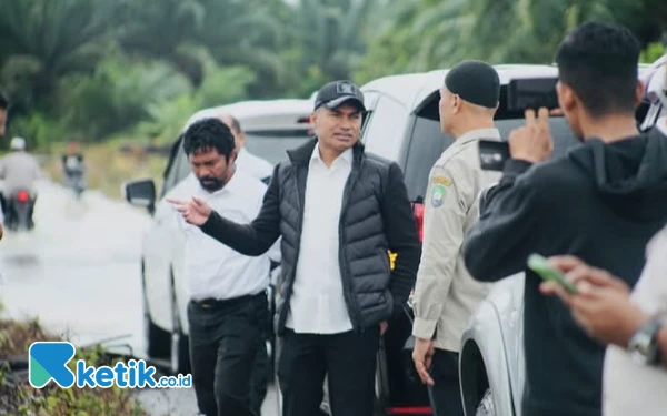 Thumbnail Berita - Sita Perhatian, Bupati Abdya Tinjau Lokasi Banjir dan Salurkan Bantuan untuk Korban