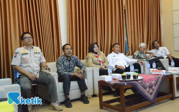 Thumbnail Berita - Bupati: Beasiswa Situbondo Cerdas Bukan untuk Anak Pejabat, Tapi Kalangan Keluarga Tak mampu