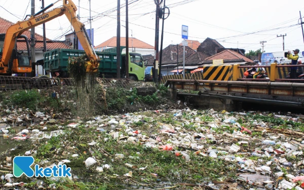 Thumbnail Berita - Sungai Kanal Porong Butuh Perhatian; Banyak Sampah, Bangunan Liar, sampai Kolam Ikan