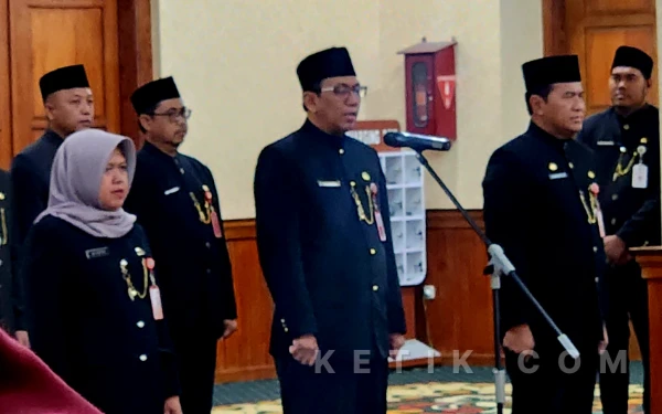 Thumbnail Mutasi Pemprov Jatim! Gubernur Khofifah Lantik 7 Pejabat Eselon II, Ini Daftar Namanya