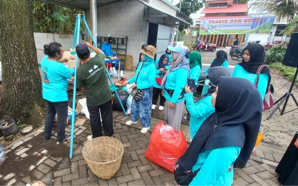 Thumbnail Berita - Gebrakan RW 11 Merjosari Malang, Klasik Bank Sampah Resmi Beroperasi, Langsung Hasilkan Cuan