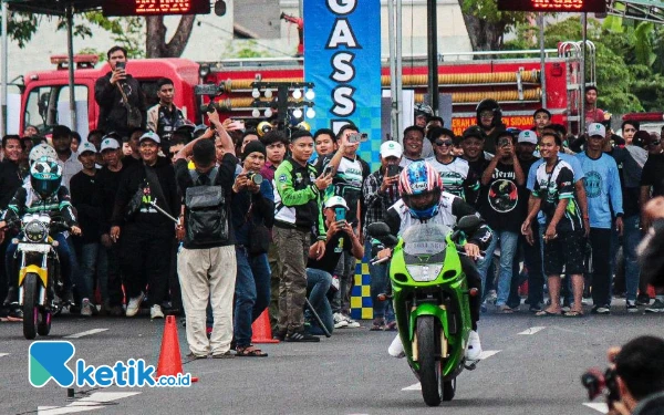 Thumbnail Calon Bupati Sidoarjo Subandi Siap Bangunkan Sirkuit Balap, GenZ Sidoarjo Beri Julukan ”Bapake Herex”