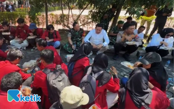 Thumbnail Berita - Demonstrasi Mahasiswa Berlangsung Damai, Bupati Subandi: Sidoarjo Rumah Kita, Mari Dijaga Bersama