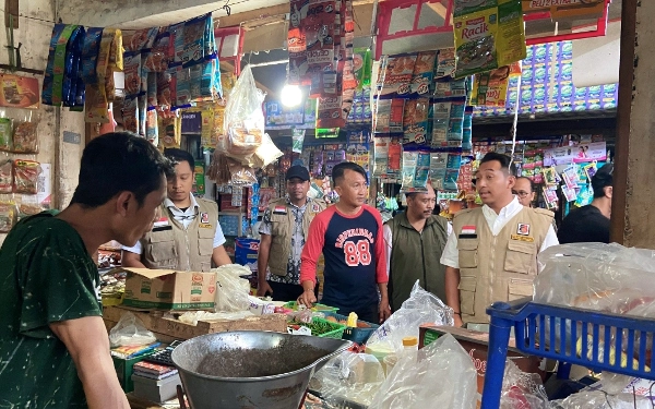 Thumbnail Jelang Nataru, Polres Malang Sidak Pasar Pantau Stok dan Harga Sembako