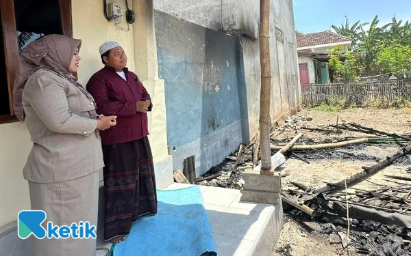 Thumbnail Berita - Wabup Situbondo Kunjungi Rumah Habib Alwi Usai Insiden Kebakaran Mobil dan Garasi