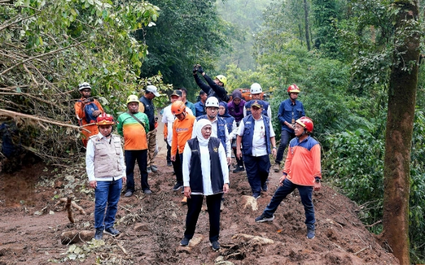 Thumbnail Berita - Mitigasi Jadi Jurus Jitu! Gubernur Khofifah Antisipatif Hadapi Bencana, Gercep Terjun ke Lokasi Hingga Jadi Inspirasi Pemimpin Peduli Kemanusiaan