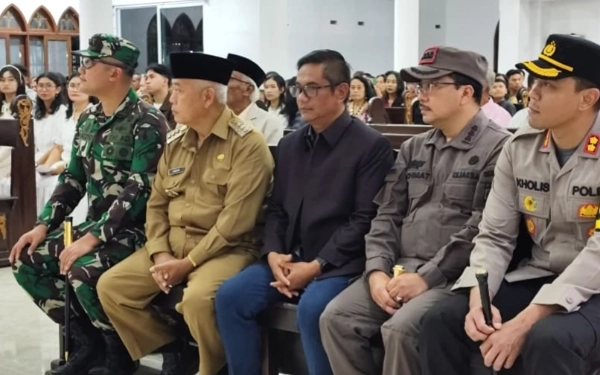 Thumbnail Pastikan Perayaan Natal Aman, Forkopimda Kabupaten Malang Tinjau Gereja di Kepanjen