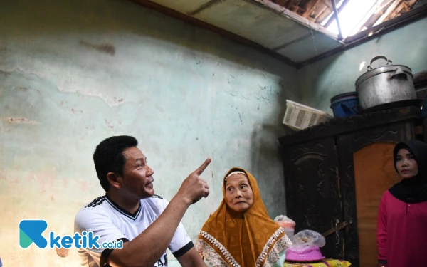 Thumbnail Bupati Sidoarjo Subandi Sidak Rumah Tidak Layak dan Minta Perbaiki Makanan untuk Lansia