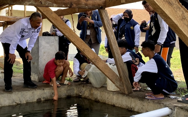 Thumbnail Dari Kampus ke Kolam! KKN Unitomo Tingkatkan Ekonomi Desa Jatiurip Lewat Lele
