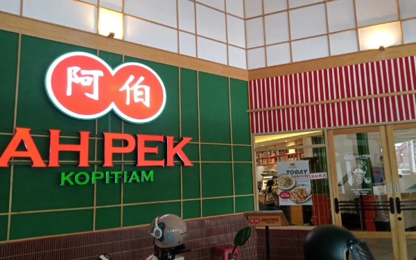 Thumbnail Berita - [FOTO] Hangat dan Penuh Keakraban, Ah Pek Kopitiam Malang Jadi Tempat Favorit Kumpul Keluarga dan Sahabat