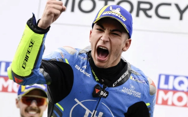 Thumbnail Rider Trackhouse Raul Fernandez Raih Kemenangan Perdana di MotoGP Australia 2025