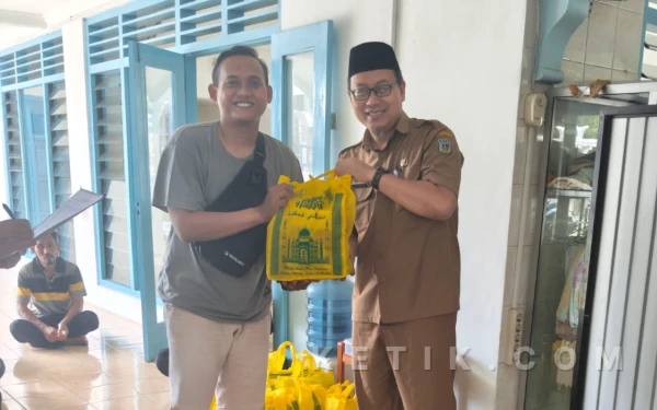 Thumbnail Berita - RSUD dr. Darsono Pacitan Salurkan 80 Paket Sembako untuk Abang Becak, Marbot, dan Keluarga Pasien