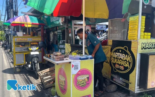 Thumbnail Omzet Tembus Rp1 Juta/Hari! Kisah Sukses Pukis Abadi Kebumen Taklukkan Lidah Mahasiswa di Malang