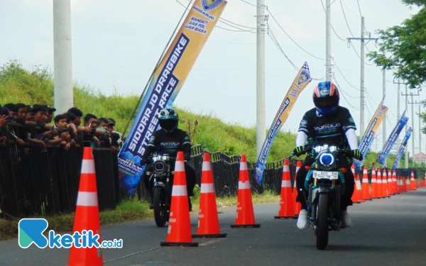Thumbnail Bupati Sidoarjo Subandi Siapkan Sirkuit Balapan Motor di Banjar Kemuning Sedati