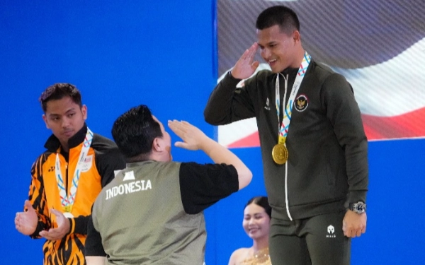 Lifter Rizki Juniansyah Pecah Rekor Dunia di SEA Games 2025, Jadi Emas Ke-50 Indonesia